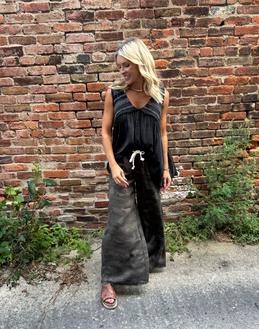 Black Vintage V-Cut