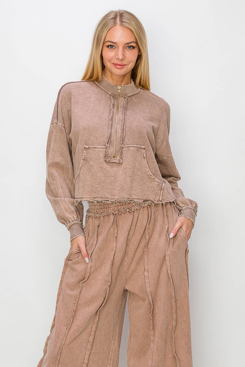 Kangaroo pocket quarterzip