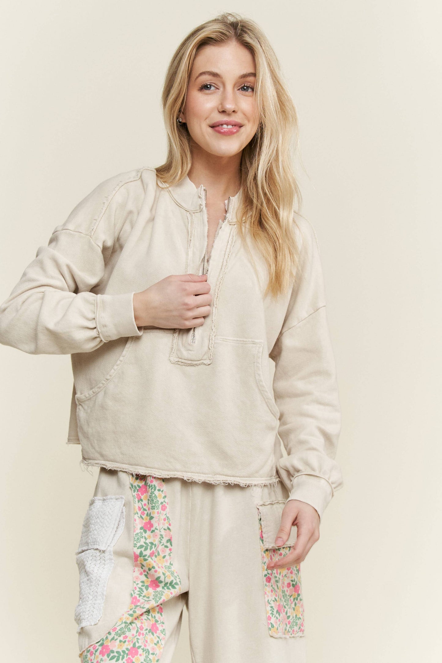 Kangaroo pocket quarterzip